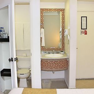 Triple Room Desk Non-Smoking